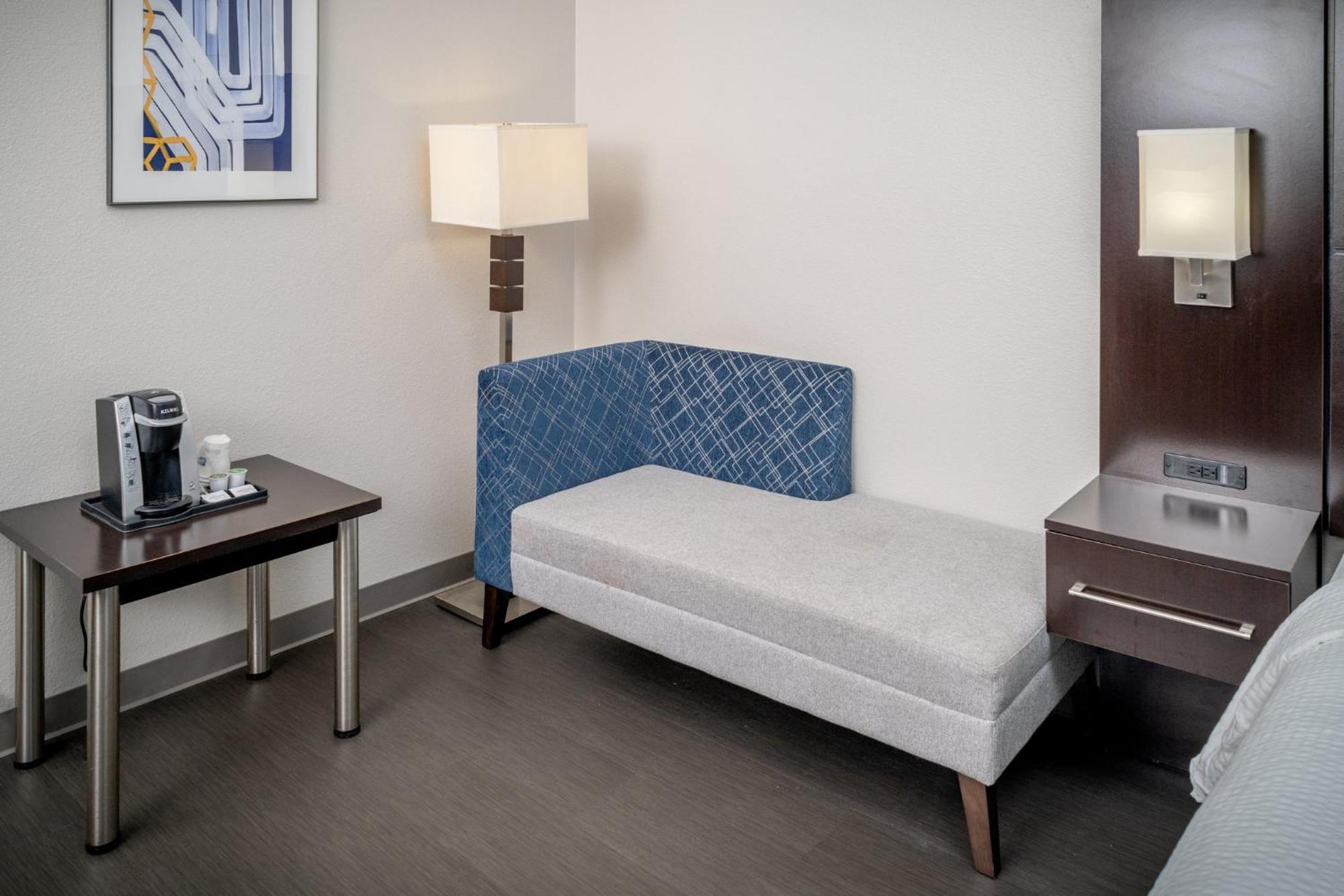 Holiday Inn Express & Suites Cross Lanes By Ihg Екстериор снимка